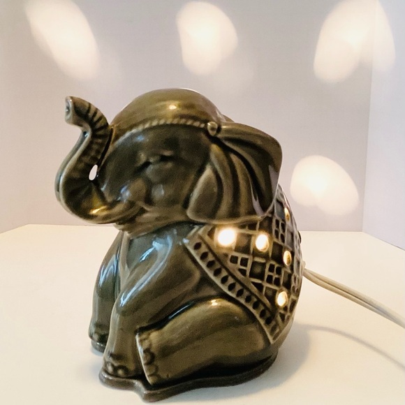 Elephant Nightlight Wax Warmer Accent Light Trunk Up Animal Tart Candle - Picture 1 of 7